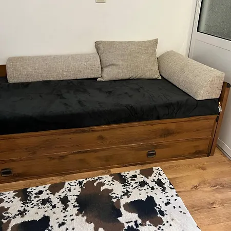 Kasndra Guest house